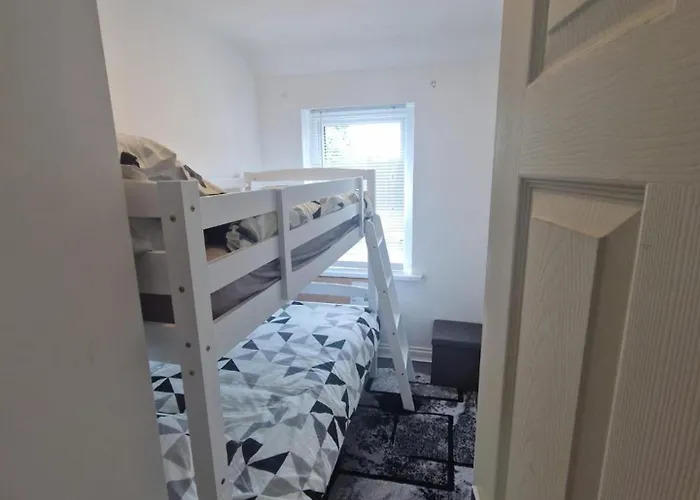 Captivating 2-Bed Apartment In Tenby