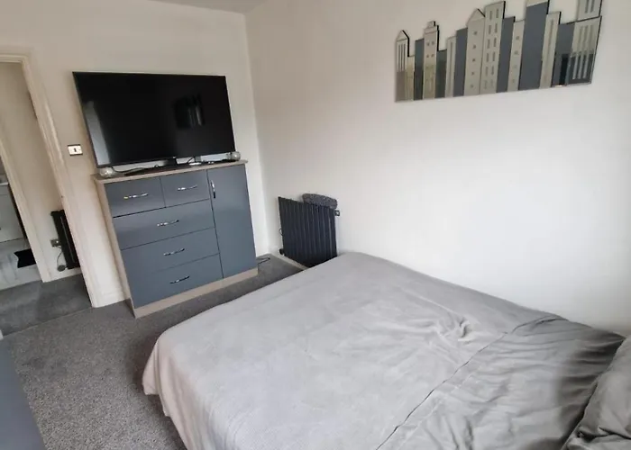 Captivating 2-Bed Apartment In Tenby